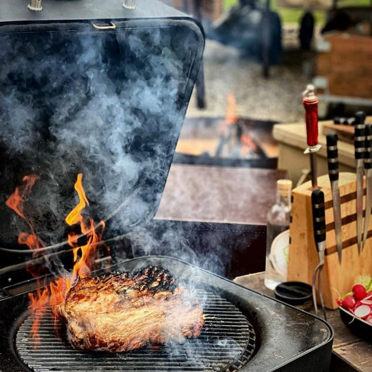 Barbecue au charbon Everdure 4K noir mat