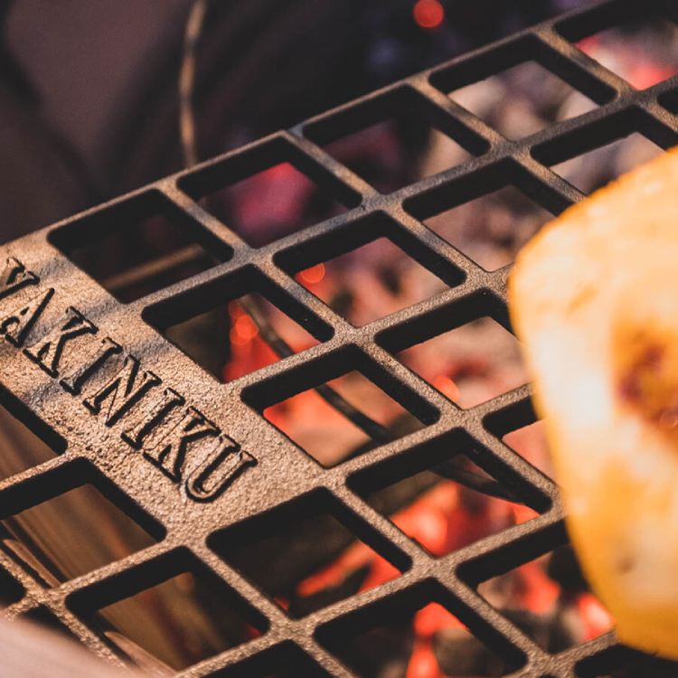 Yakiniku - Halve Maan Gietijzeren Rooster